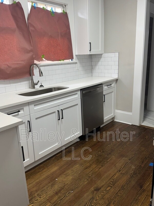 Building Photo - 1385 Hartford Ave SW