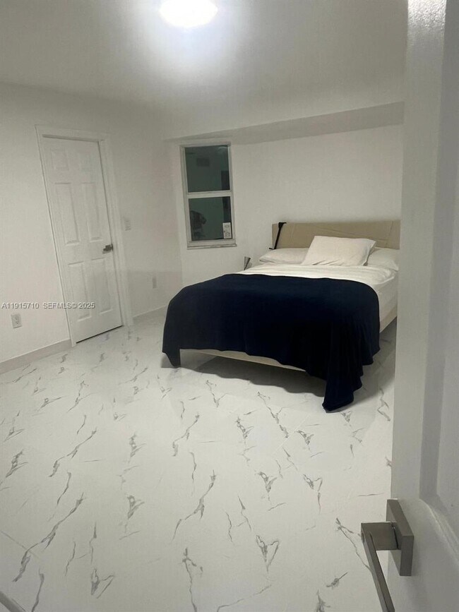 Building Photo - 2138 Amstead St