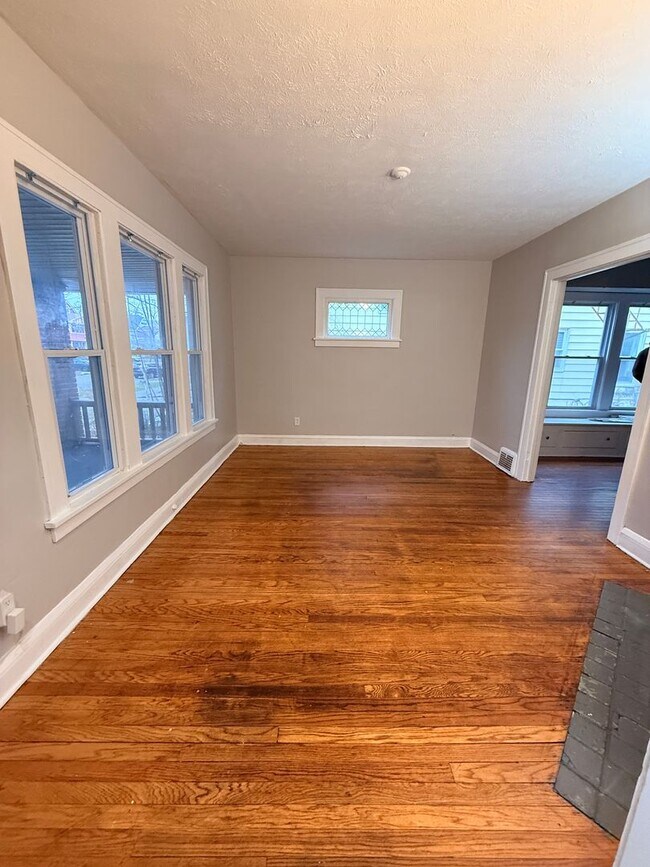 Building Photo - 3645 E 146th St