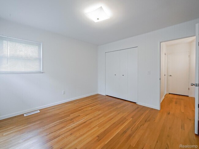 Building Photo - 7580 Thornwood St