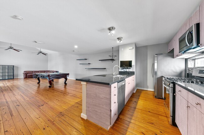 Building Photo - 2614 Chenevert St