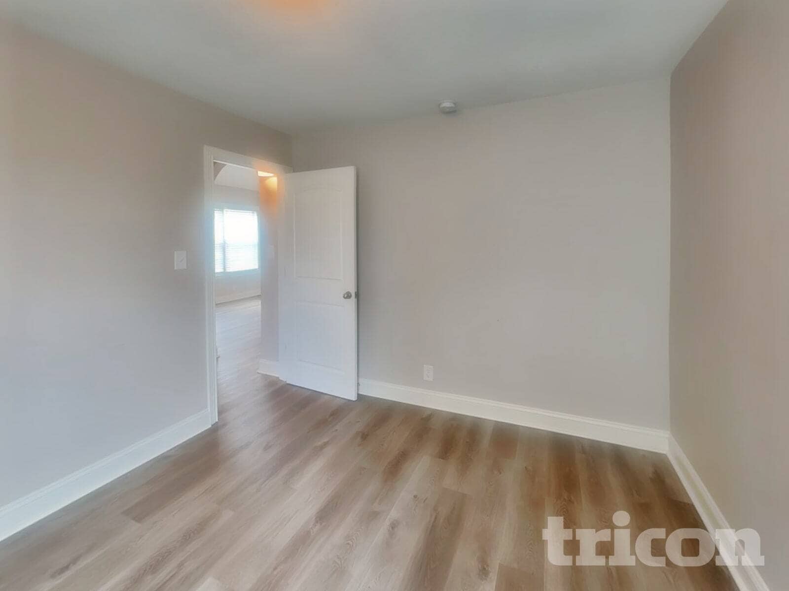 Building Photo - 609 Hollow Crst