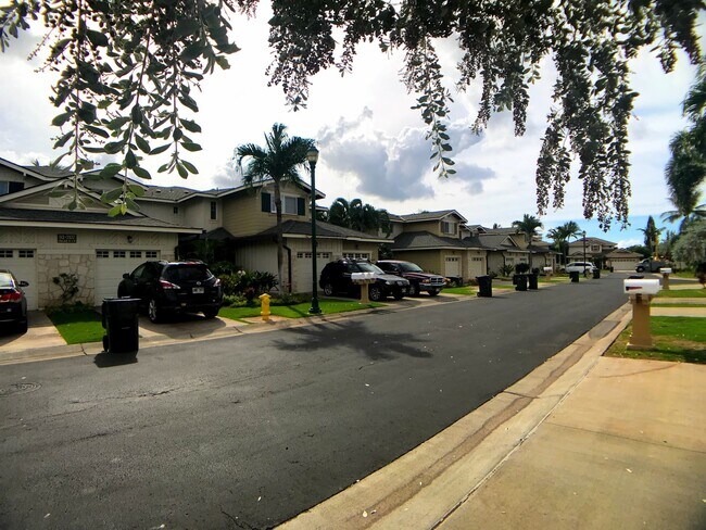 Building Photo - Resort style living! 3 Bed 2 Bath 2Pkg  Ko'Olina Kai Golf Estates