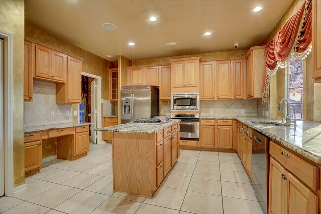 Building Photo - 2707 Sterling Fields Dr