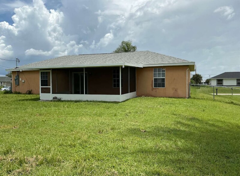 Building Photo - 2614 NE 20th Ave