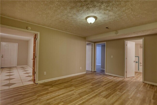 Building Photo - 175 Red Bank Rd