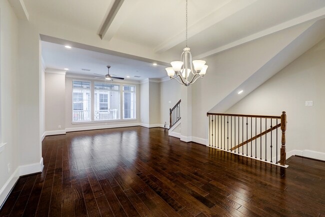 Building Photo - 726 N Shepherd Dr