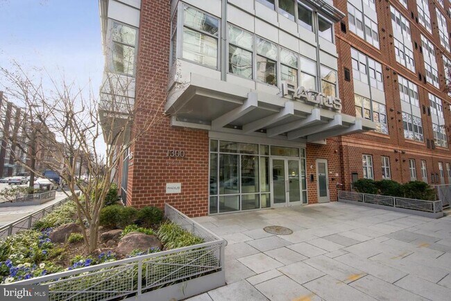Building Photo - 1300 N St NW