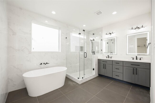 Building Photo - 2115 Dan St