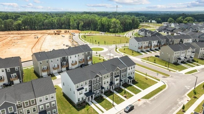 Building Photo - 634 Gimari Dr