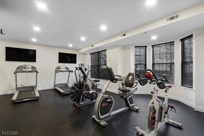 Building Photo - 50 Maple Ave