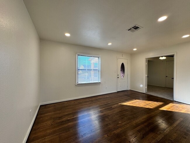 Building Photo - Charming Home for Rent