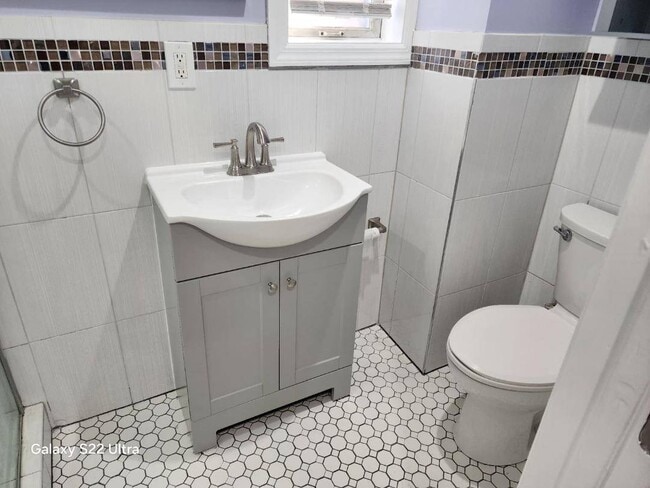 Building Photo - 241-05 Mayda Rd