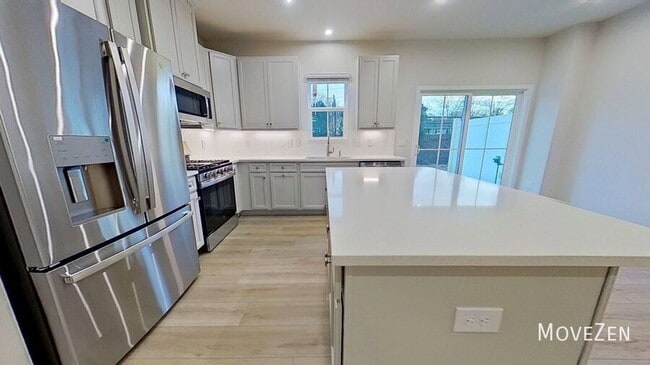 Building Photo - 208 Lograto Ln