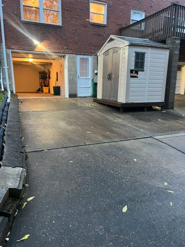 Building Photo - Updated 2 bedroom cutie in Brentwood!