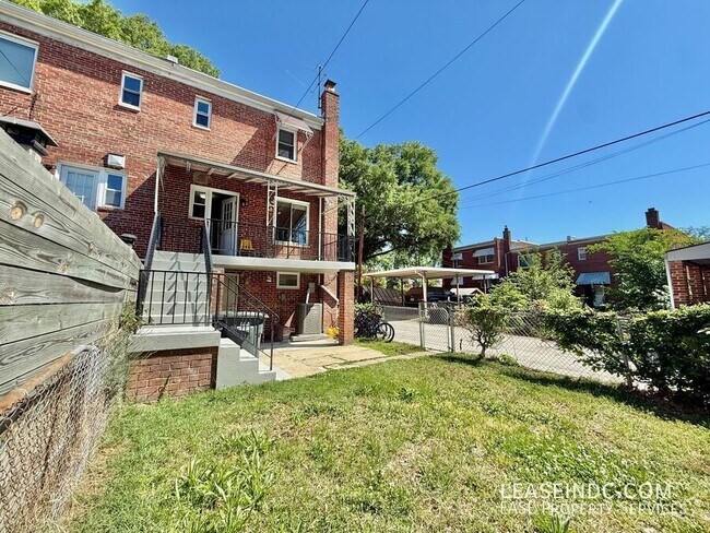 Building Photo - 733 Crittenden St NE