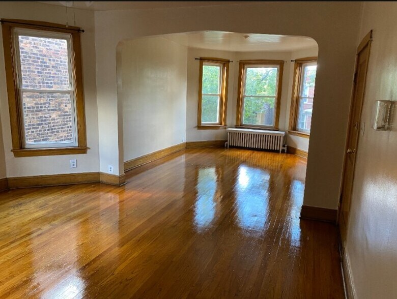 Building Photo - 5939 S Maplewood Ave