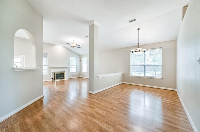 Building Photo - 15019 Trumpet Vine Ln