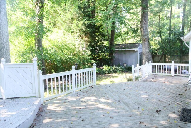 Building Photo - 2036 Hen House Dr