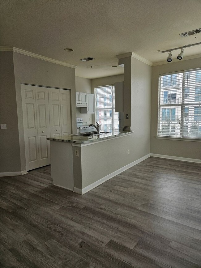 Building Photo - Nice 2/2 overlooking North Orange with Fir...