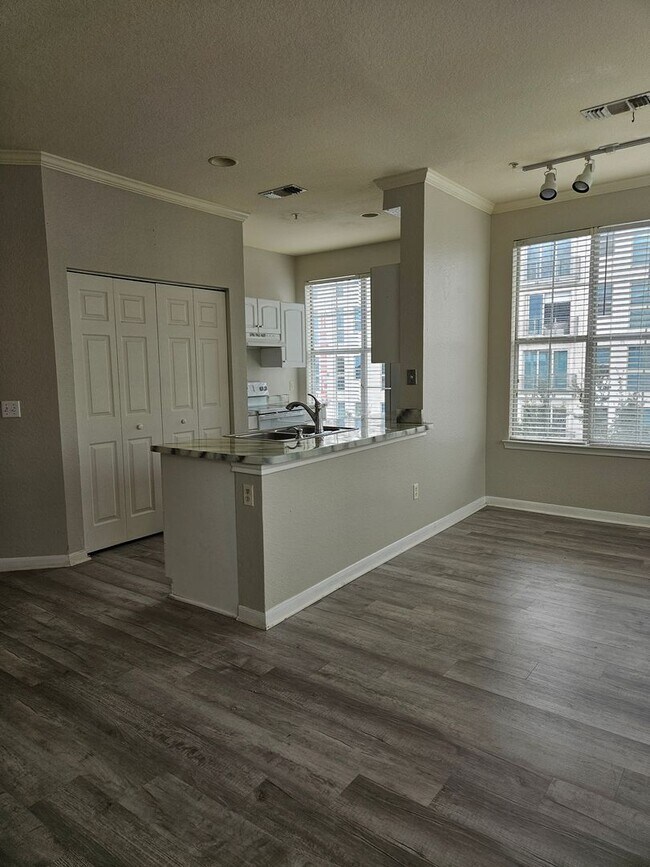 Building Photo - Nice 2/2 overlooking North Orange with Fireplace-FREE WATER/SEWER!