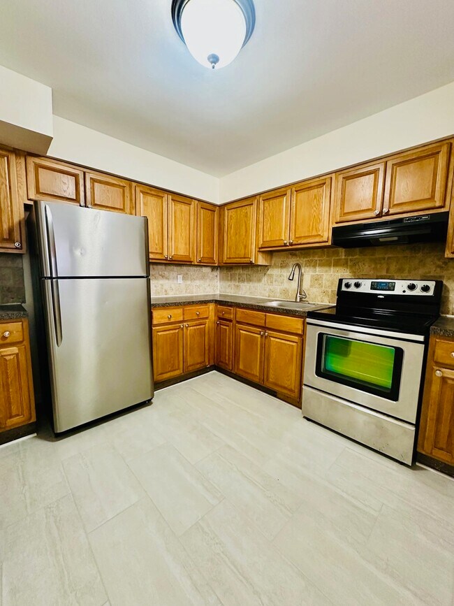 Building Photo - 34 E 32nd St