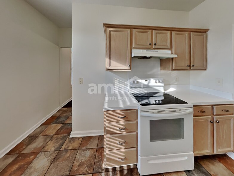 Building Photo - 117 Sawhorse Dr