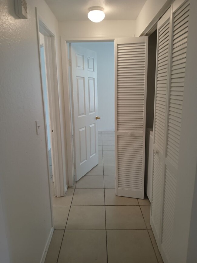 Building Photo - $500 OFF FIRST MONTH FOR THIS 2 BEDROOM 1 ...