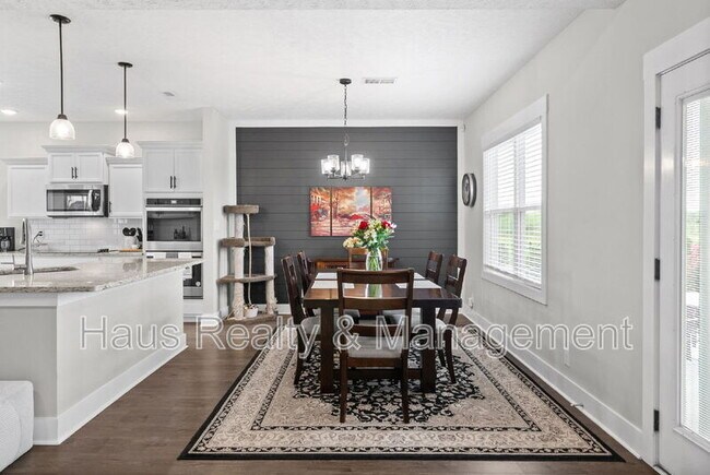 Building Photo - 538 Fieldview Wy