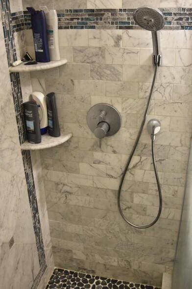 Building Photo - 2 Parker Hill Ter