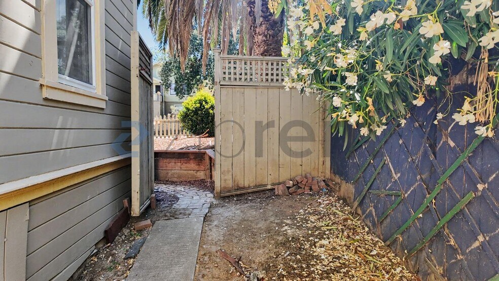 Building Photo - Unit Apt 1