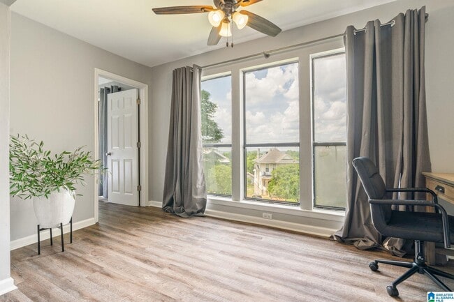 Building Photo - 1909 16th Ave S