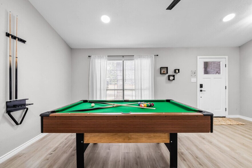 Building Photo - 1040 Eagle Dr