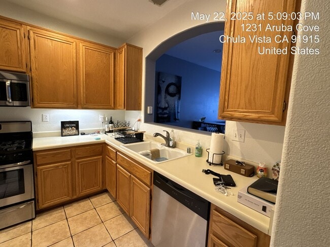 Building Photo - FOR RENT – Modern Townhome in Eastlake