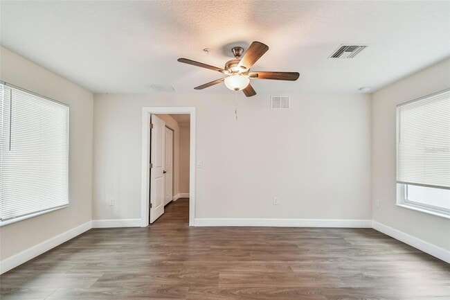 Building Photo - 650 E Tarpon Ave