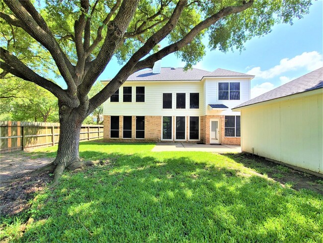 Building Photo - 117 S Laguna Pointe Dr