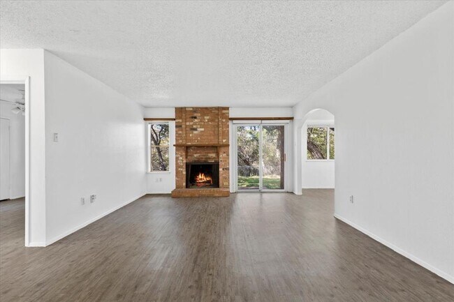 Building Photo - 6300 London Dr