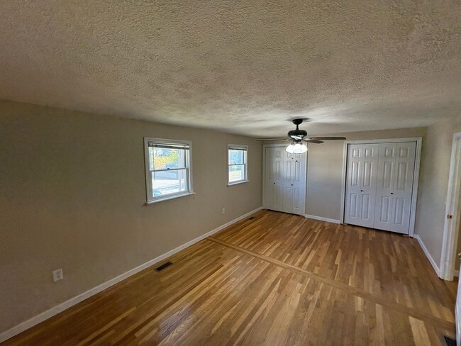 Building Photo - 15 Kingston Dr