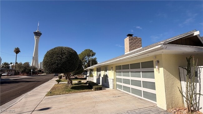 Building Photo - 1819 S Beverly Way