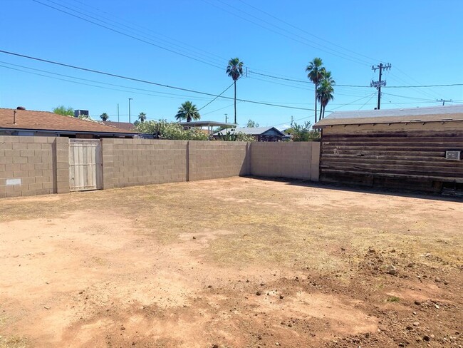 Building Photo - 3 Bedroom Phoenix Home!