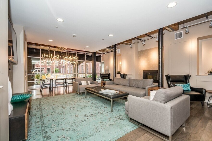 Building Photo - 130 John St