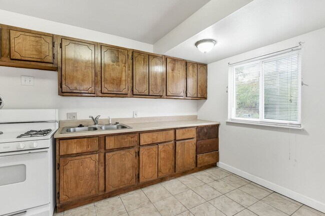 Building Photo - 10772 Spring Garden Dr