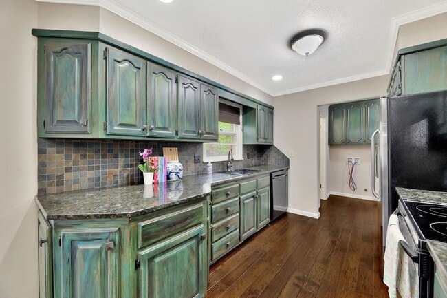 Building Photo - Charming Ranch in Rockwood!