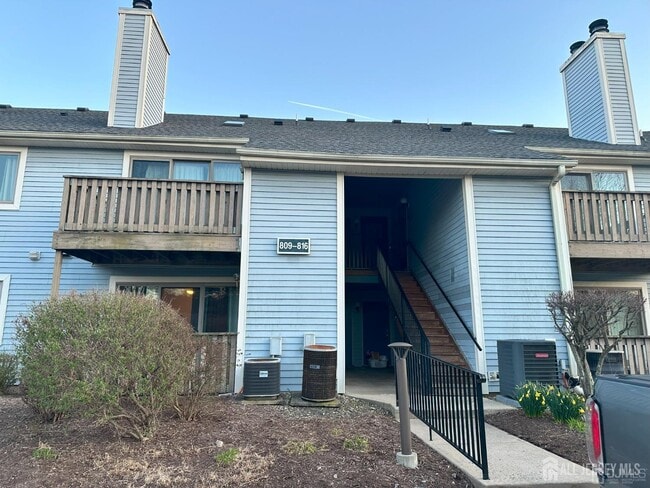 Primary Photo - 815 Aspen Dr