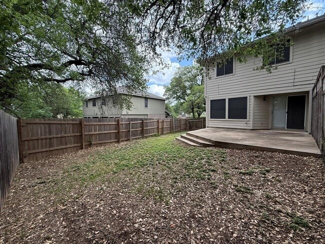 Building Photo - 2304 Granberry Dr