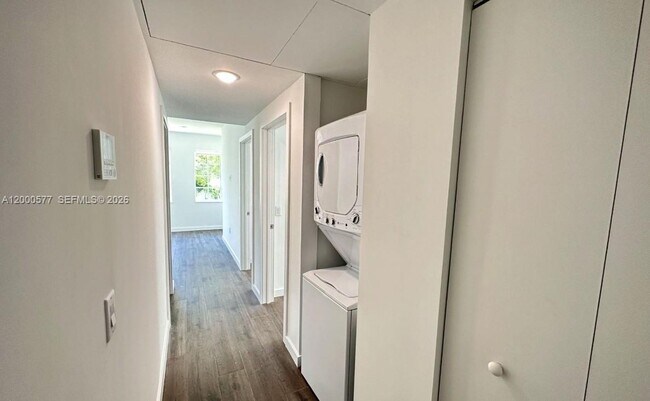 Building Photo - 1570 Euclid Ave