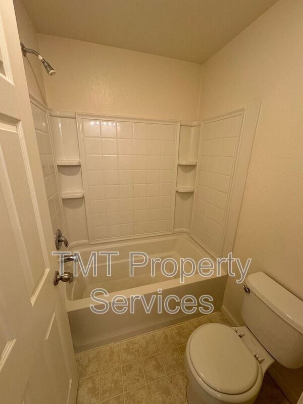 Building Photo - 3066 Staysail St