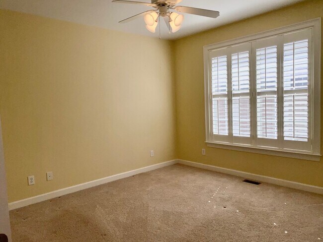 Building Photo - 606 Trillium Ct