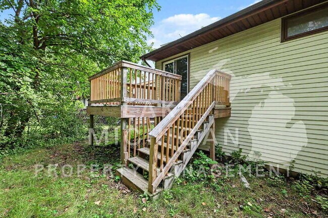 Building Photo - 2555 Ridgemoor Dr SE