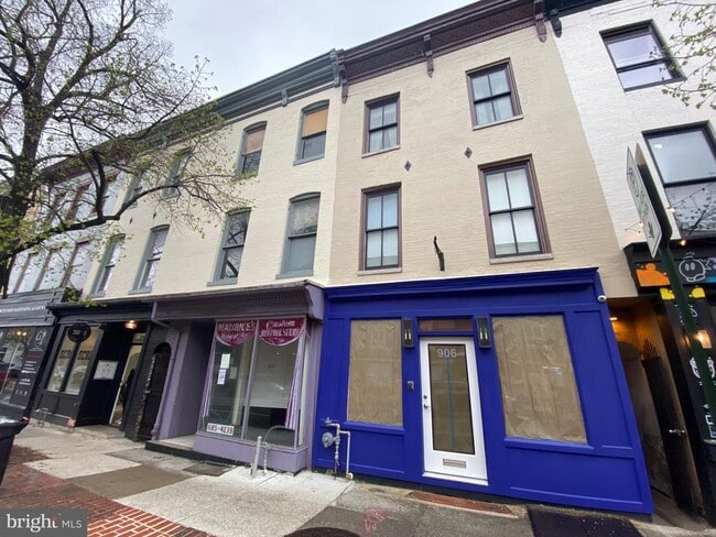 Building Photo - 906 S Charles St